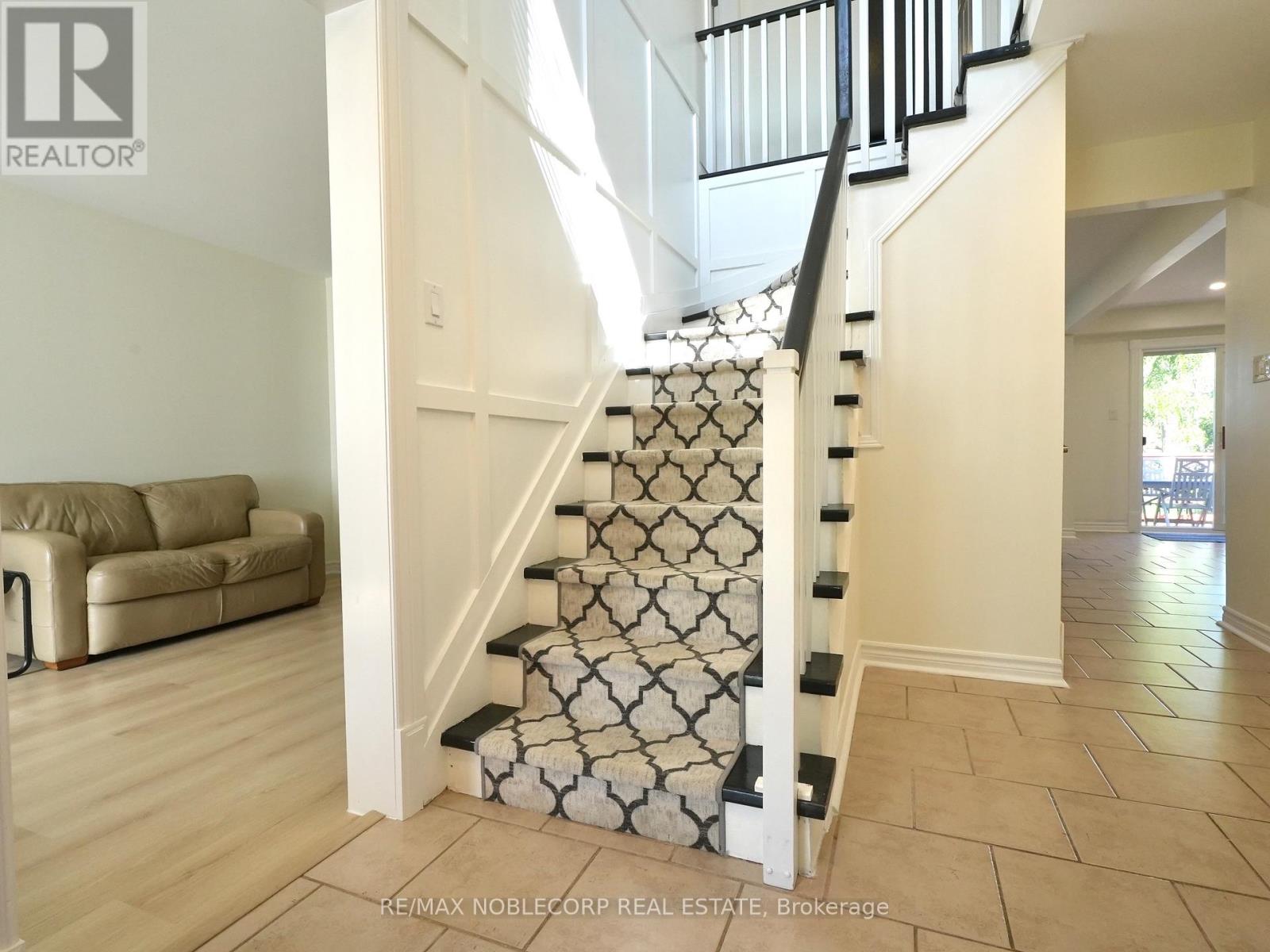 62 O'shaughnessy Crescent, Barrie, Ontario  L4N 7L8 - Photo 8 - S12428845