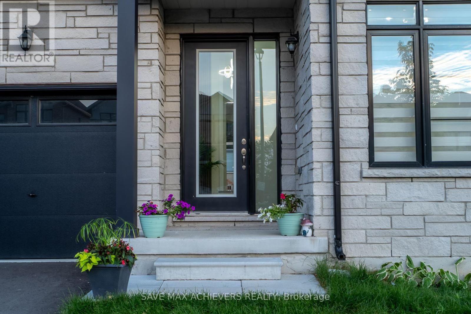47 Daffodil Road, Springwater, Ontario  L9X 2E1 - Photo 3 - S12428864