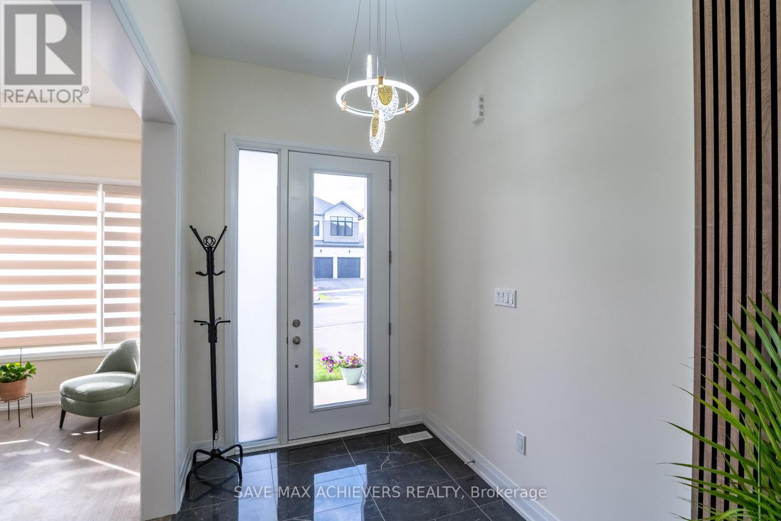 47 Daffodil Road, Springwater, Ontario  L9X 2E1 - Photo 4 - S12428864