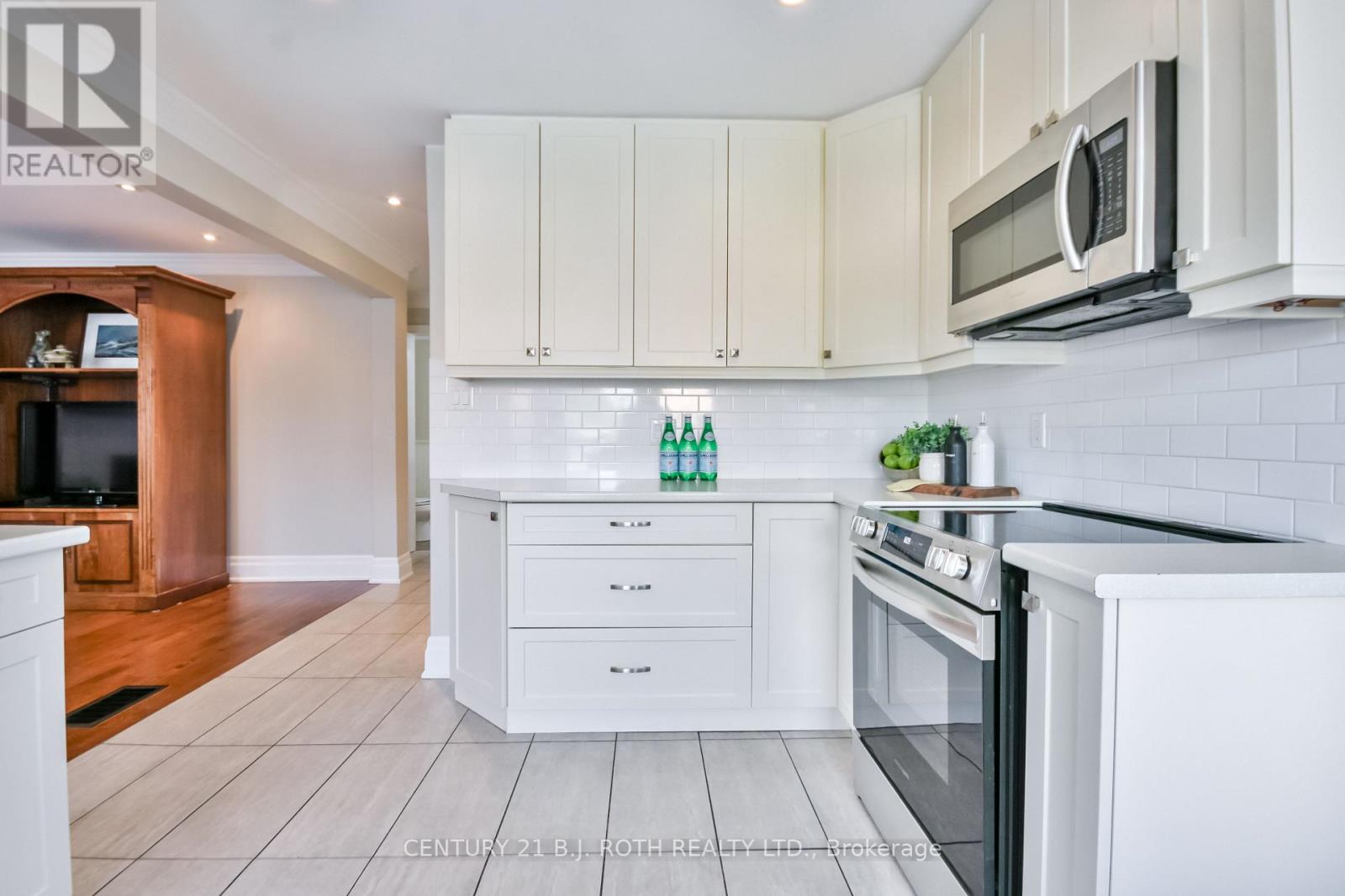 25 Keats Drive, Barrie, Ontario  L4N 6C9 - Photo 15 - S12428865
