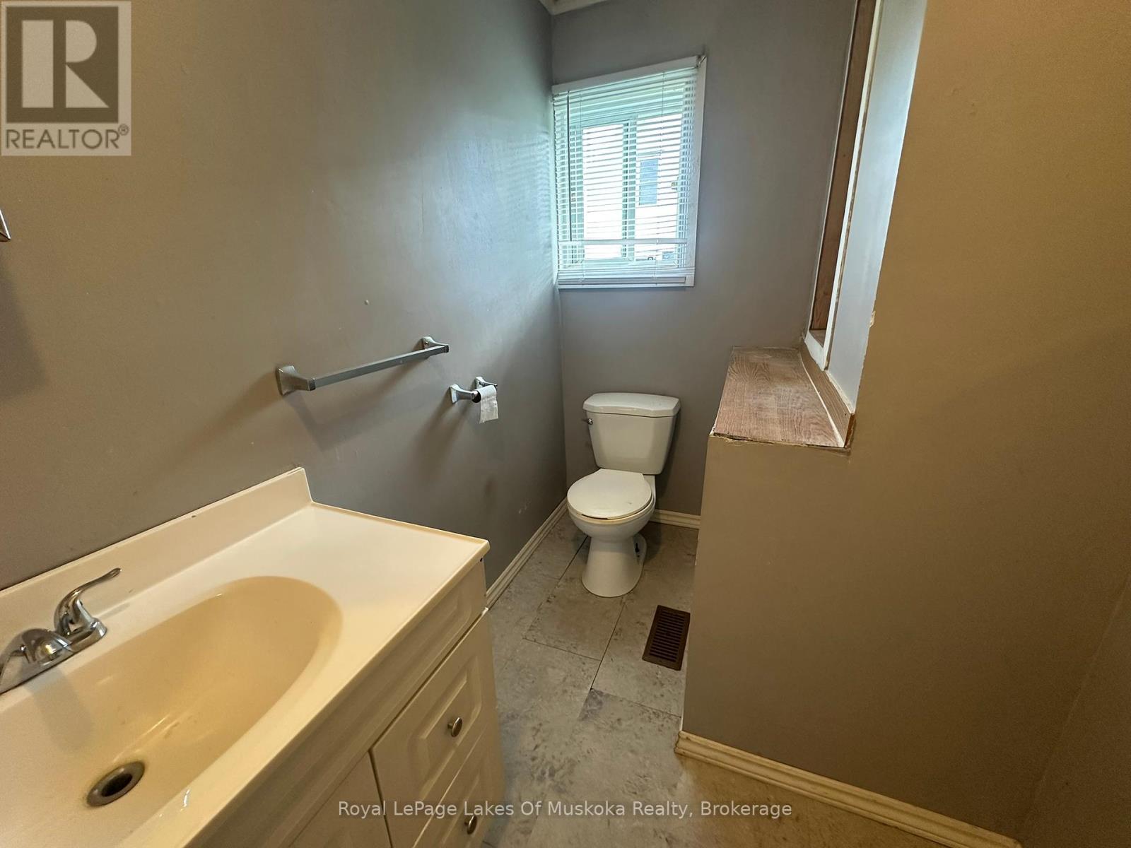 125 Ontario Street, Burk's Falls, Ontario  P0A 1C0 - Photo 10 - X12428894