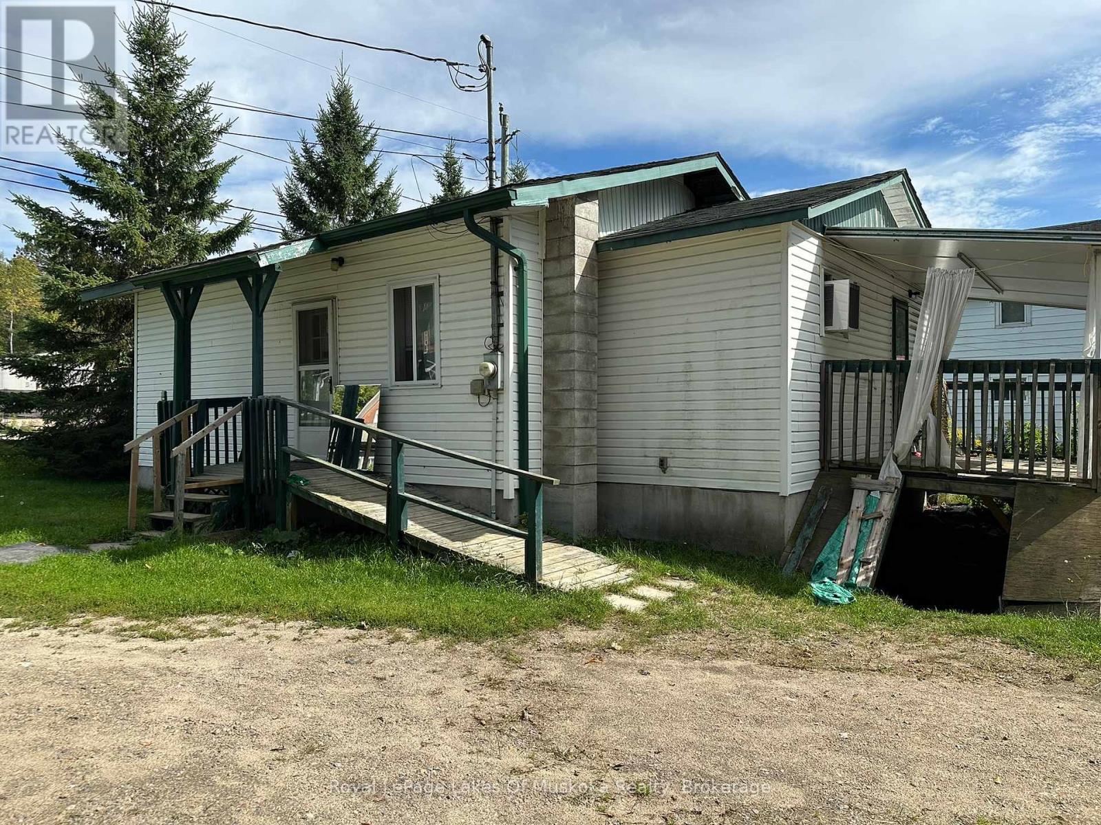 125 Ontario Street, Burk's Falls, Ontario  P0A 1C0 - Photo 2 - X12428894
