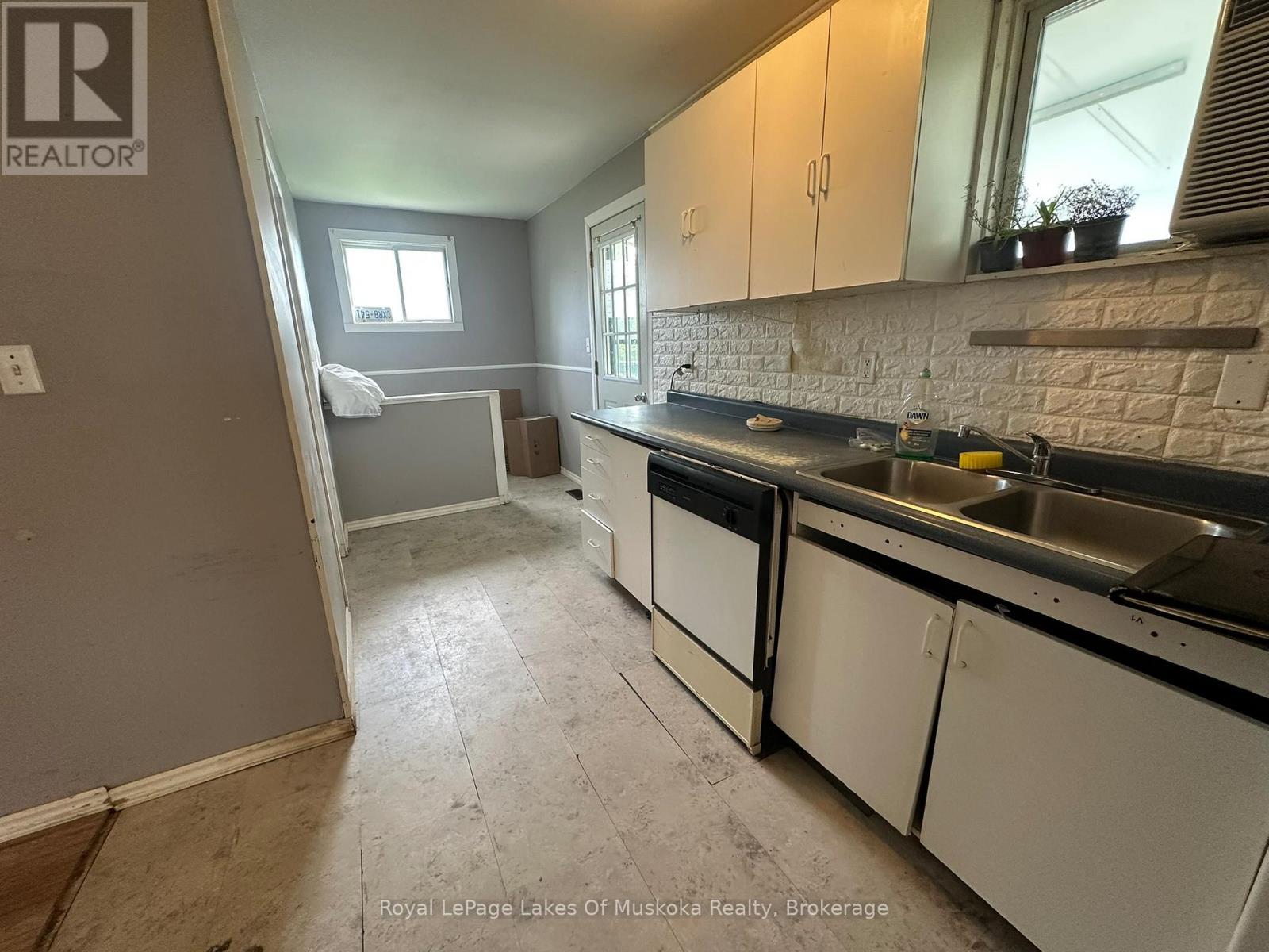 125 Ontario Street, Burk's Falls, Ontario  P0A 1C0 - Photo 3 - X12428894