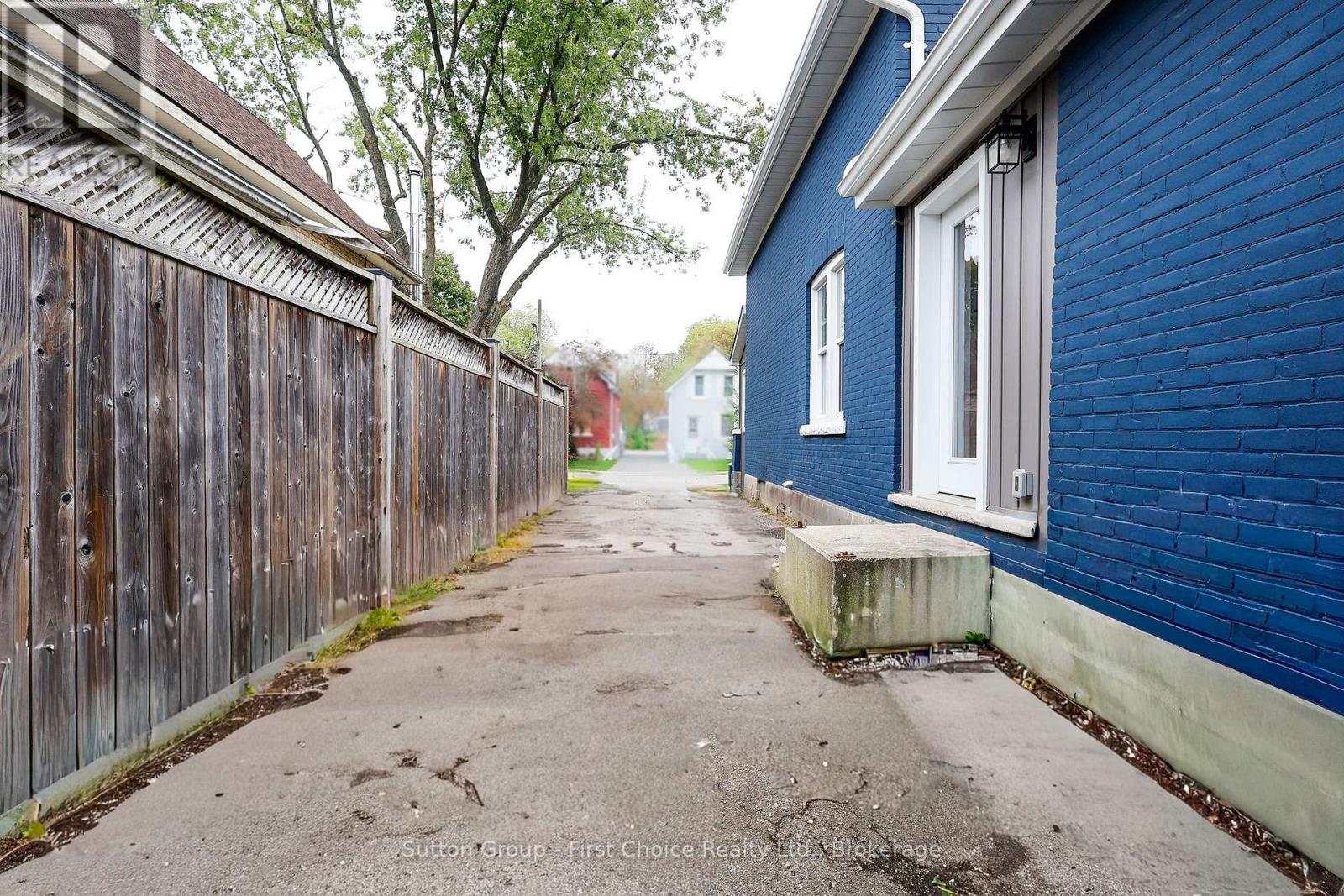 36 Mcnab Street, Stratford, Ontario  N5A 1Y9 - Photo 48 - X12428962