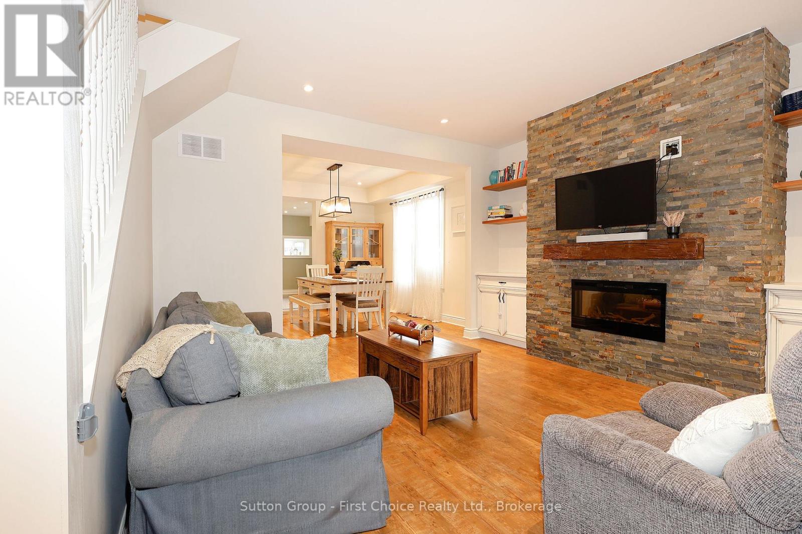36 Mcnab Street, Stratford, Ontario  N5A 1Y9 - Photo 6 - X12428962