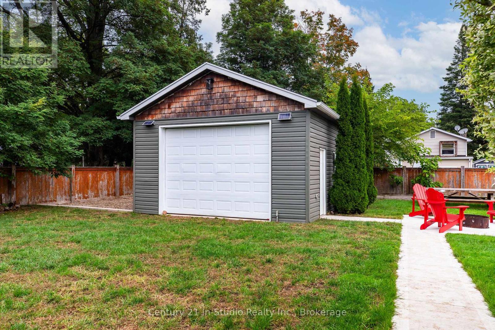 393 Mill Street, Saugeen Shores, Ontario  N0H 2C0 - Photo 12 - X12429050