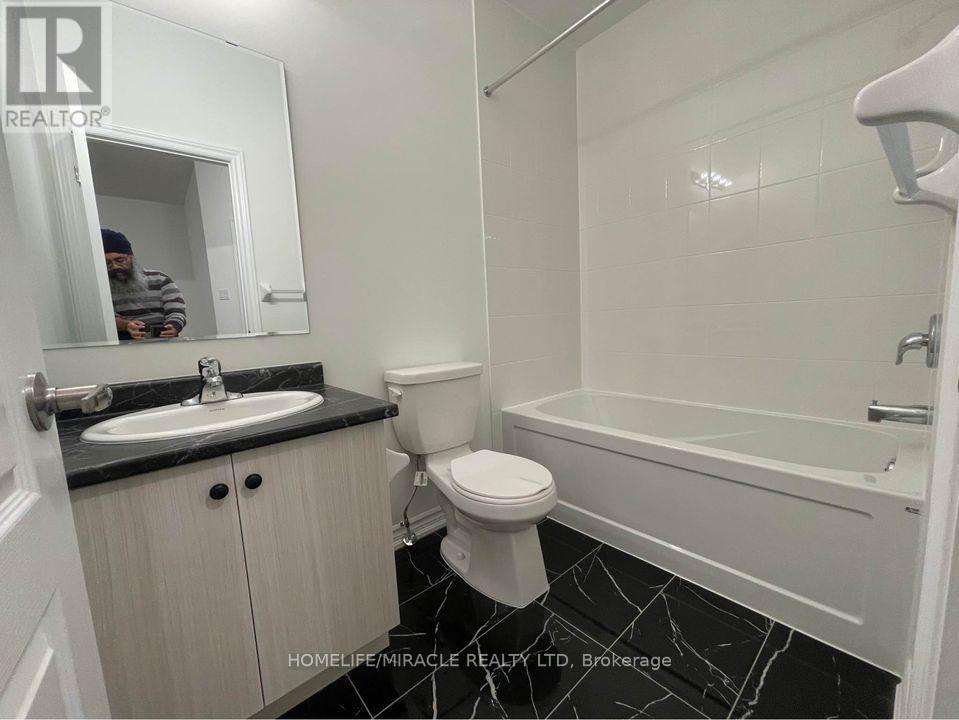 41 Spinland Street, Caledon, Ontario  L7C 4K4 - Photo 11 - W12428841