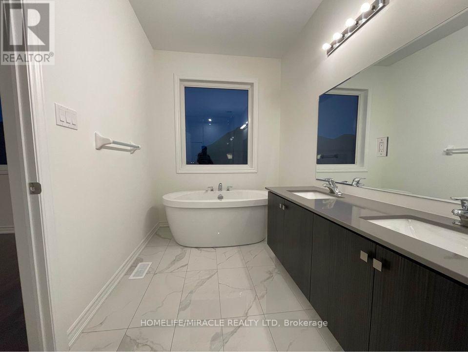 41 Spinland Street, Caledon, Ontario  L7C 4K4 - Photo 2 - W12428841