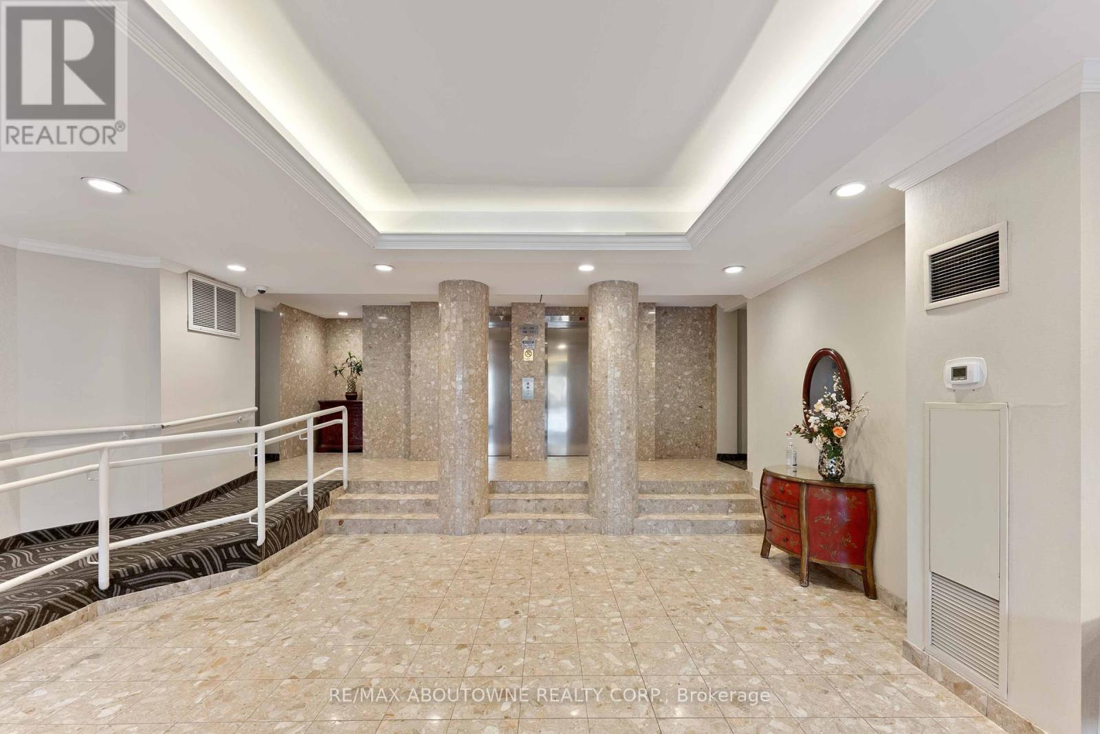 903 - 1110 Walden Circle, Mississauga, Ontario  L5J 4R3 - Photo 2 - W12428847