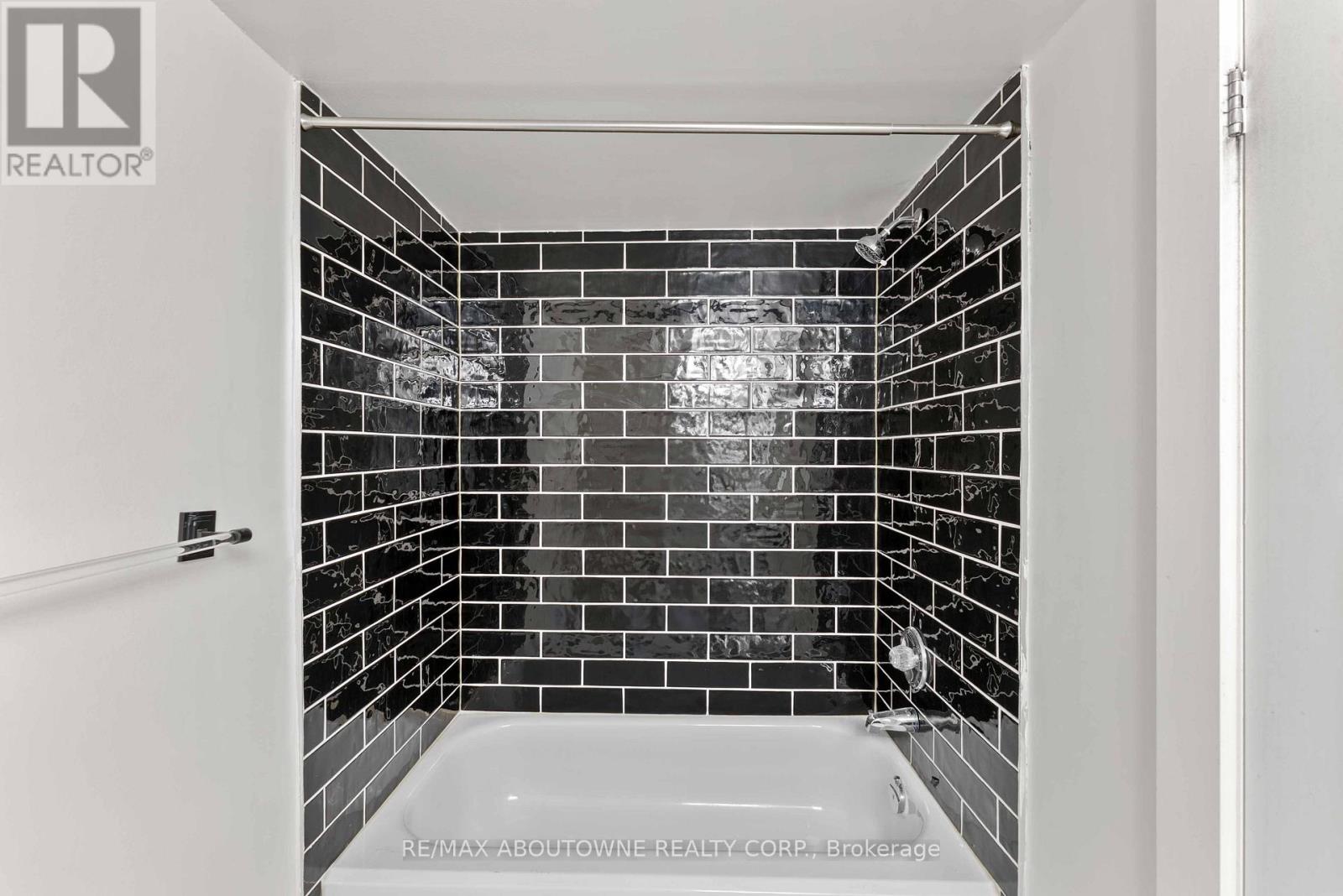 903 - 1110 Walden Circle, Mississauga, Ontario  L5J 4R3 - Photo 21 - W12428847