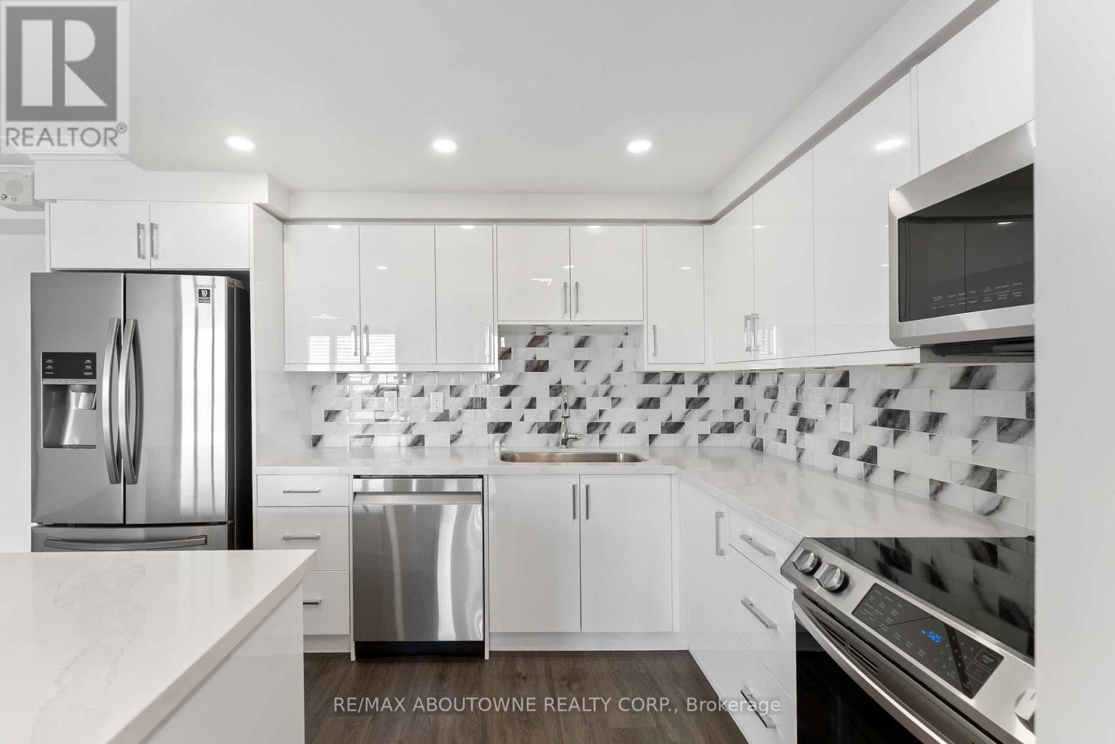 903 - 1110 Walden Circle, Mississauga, Ontario  L5J 4R3 - Photo 6 - W12428847