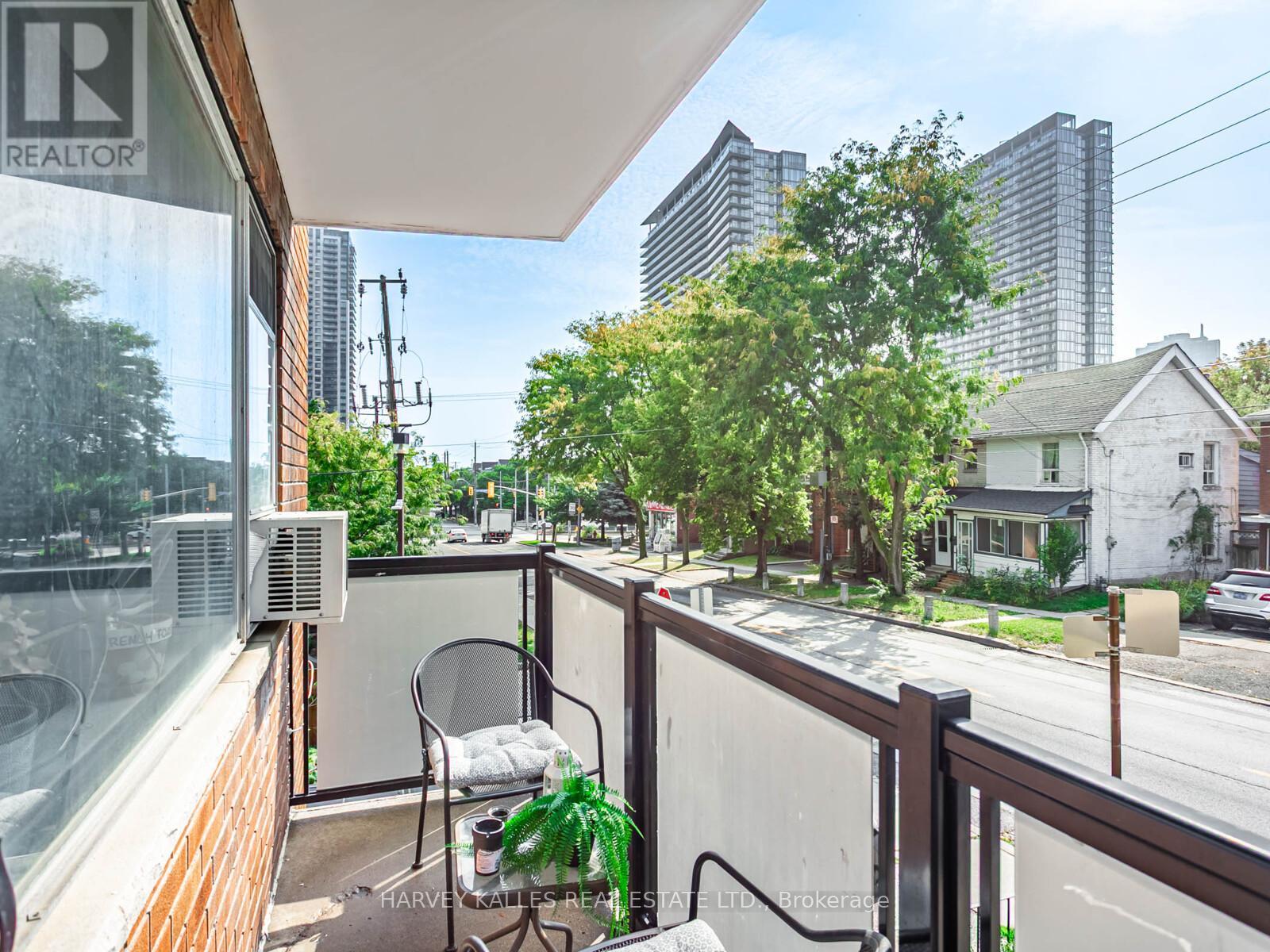 25 Windermere Avenue, Toronto, Ontario  M6S 3J3 - Photo 17 - W12428849