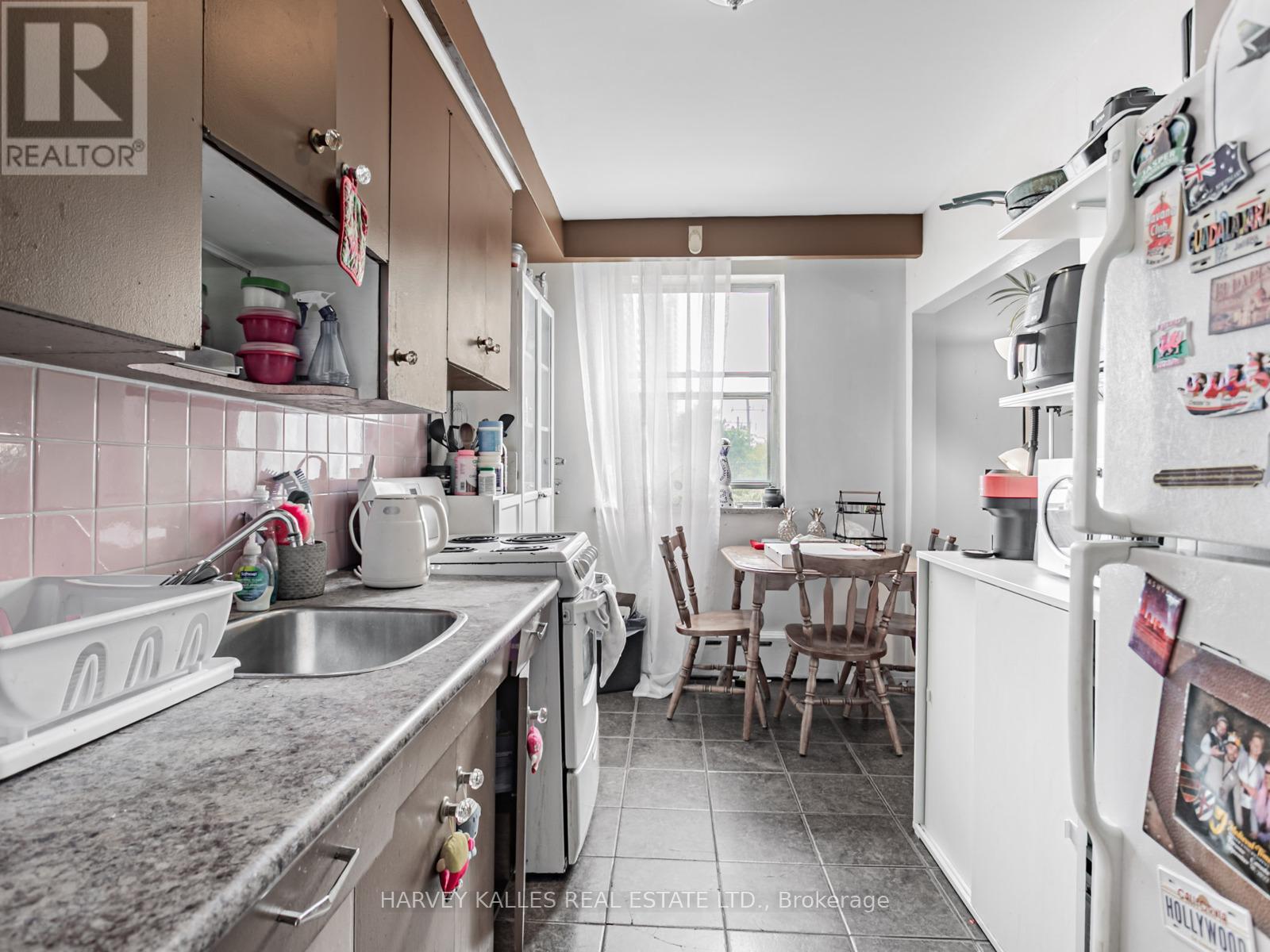 25 Windermere Avenue, Toronto, Ontario  M6S 3J3 - Photo 6 - W12428849