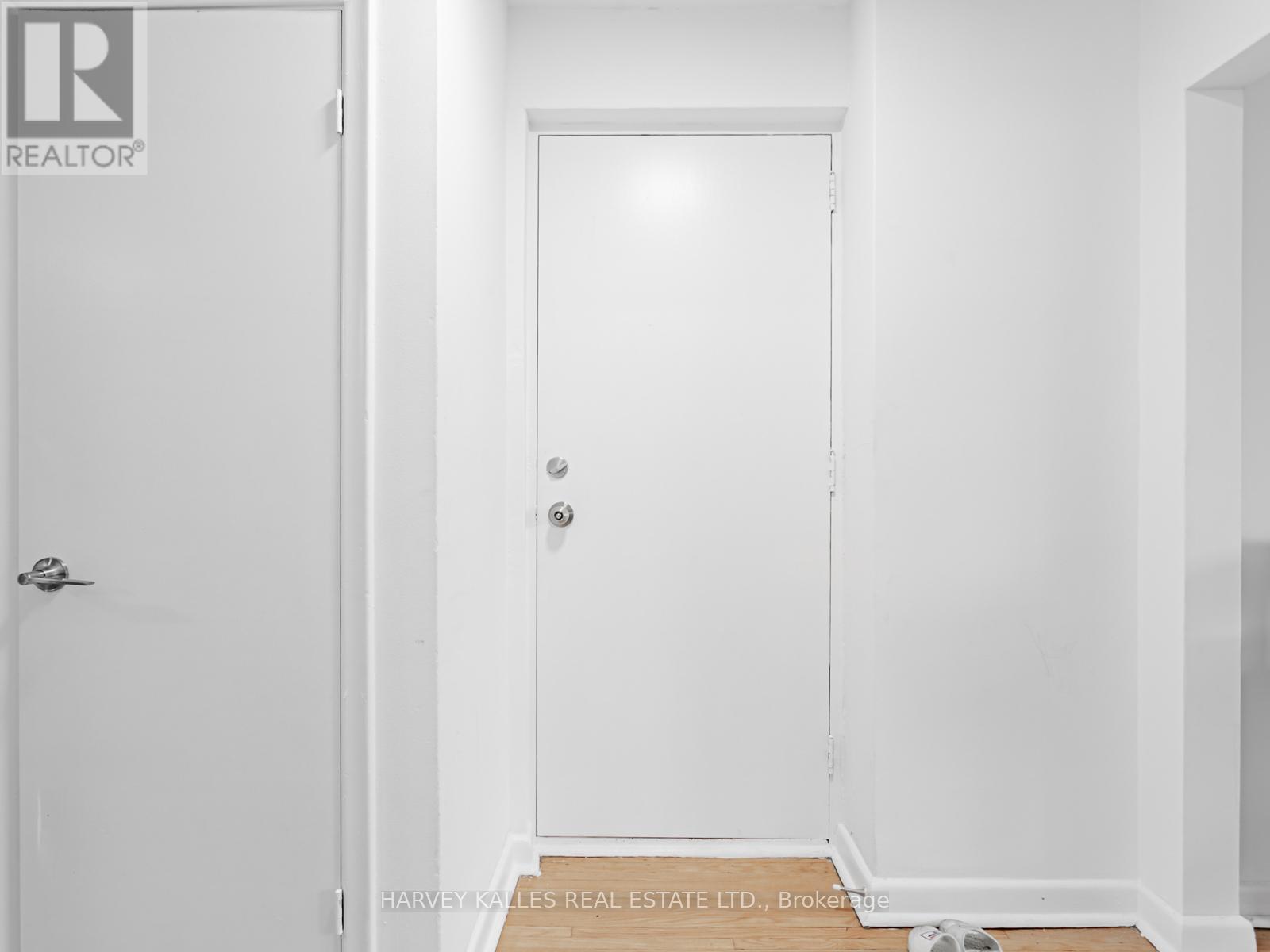 25 Windermere Avenue, Toronto, Ontario  M6S 3J3 - Photo 7 - W12428849