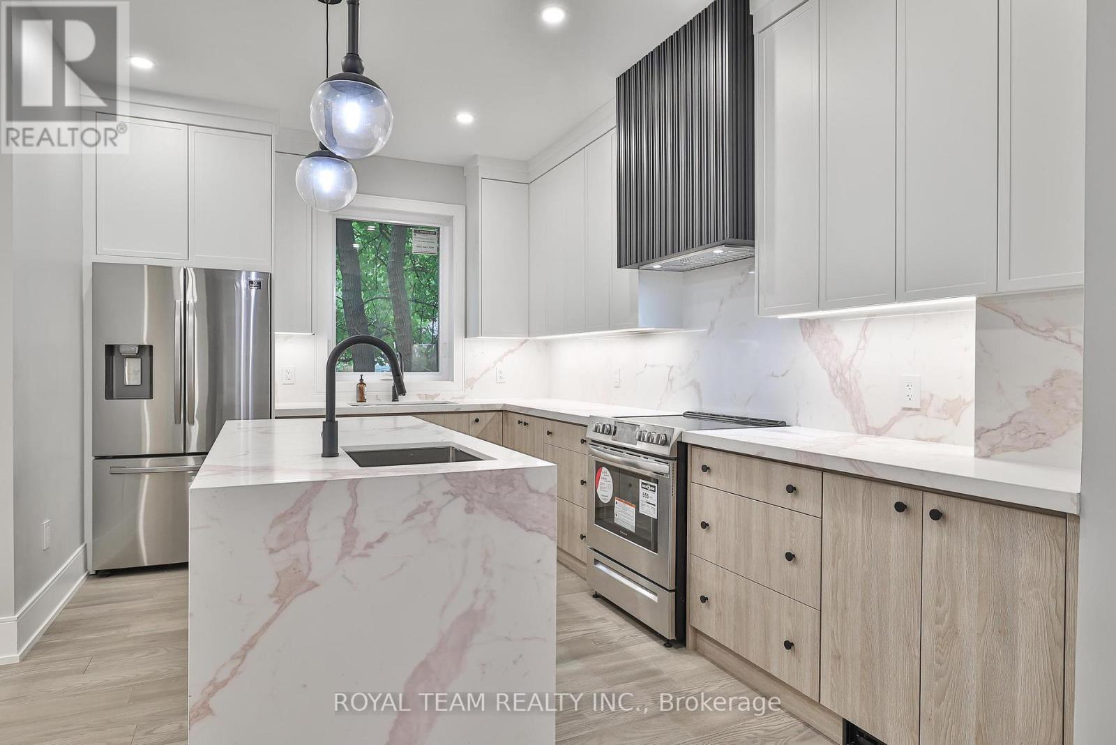 150 St Johns Road, Toronto, Ontario  M6P 1T9 - Photo 11 - W12428881