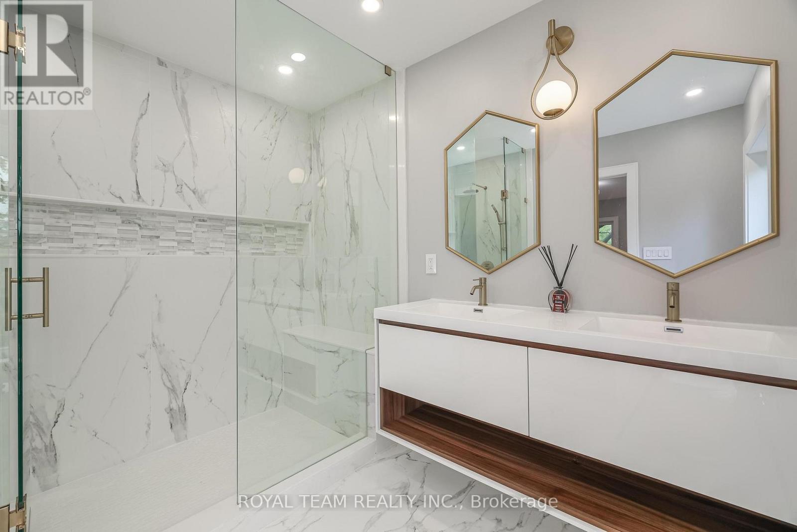 150 St Johns Road, Toronto, Ontario  M6P 1T9 - Photo 23 - W12428881
