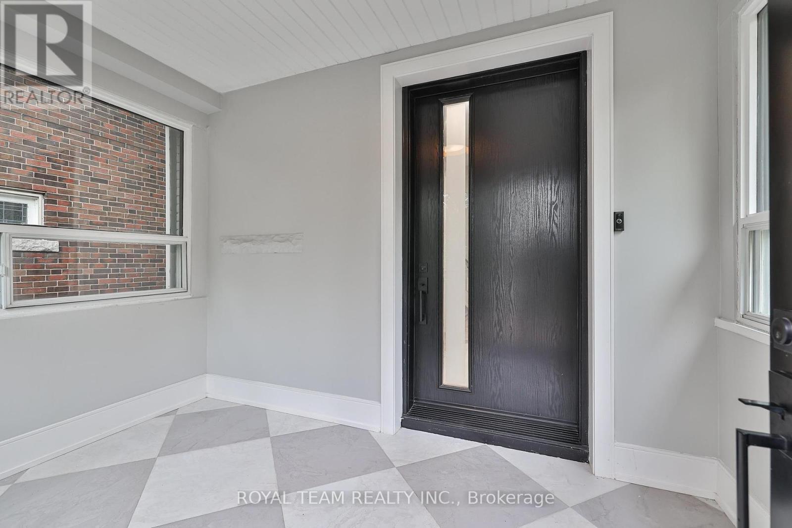 150 St Johns Road, Toronto, Ontario  M6P 1T9 - Photo 3 - W12428881