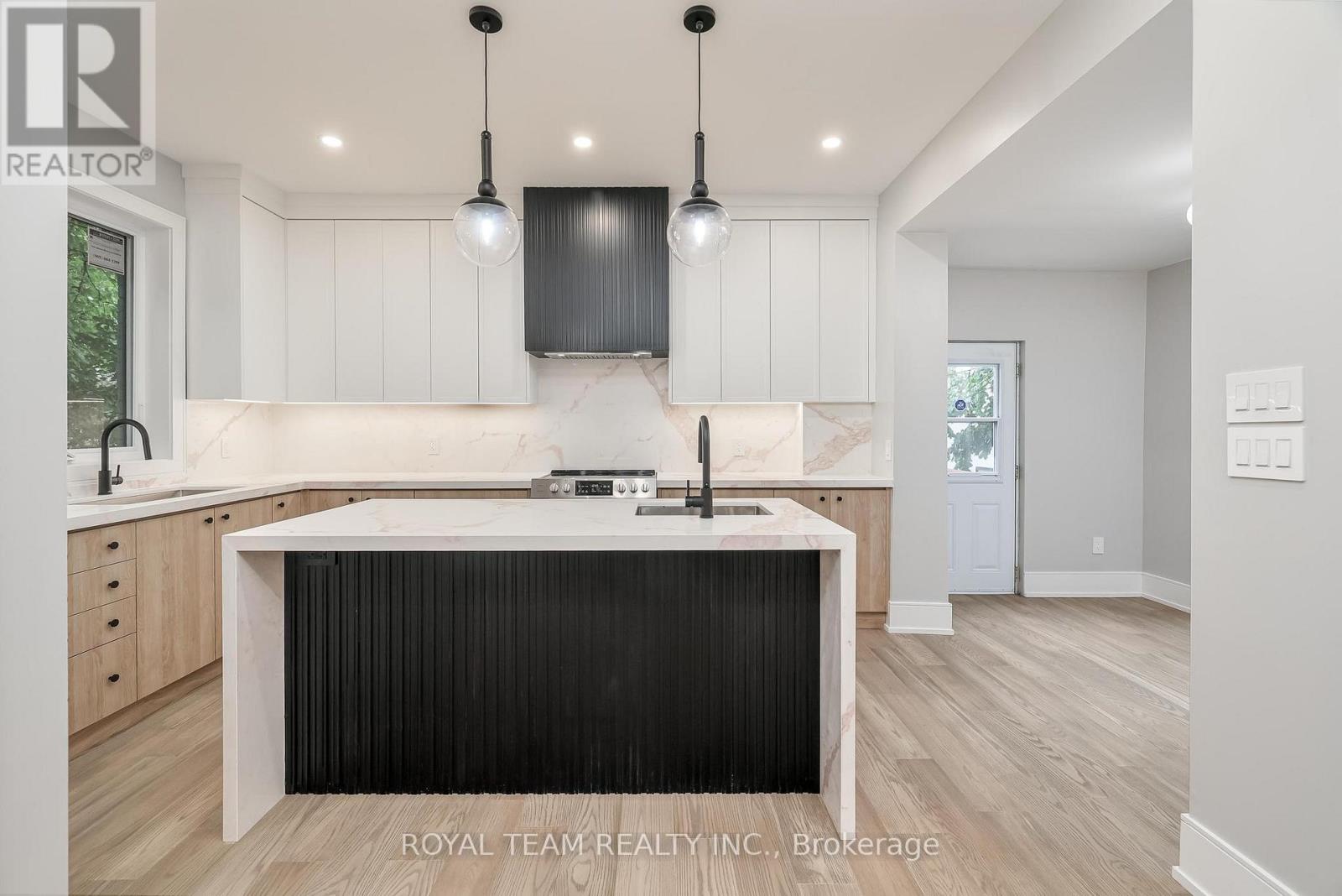 150 St Johns Road, Toronto, Ontario  M6P 1T9 - Photo 7 - W12428881