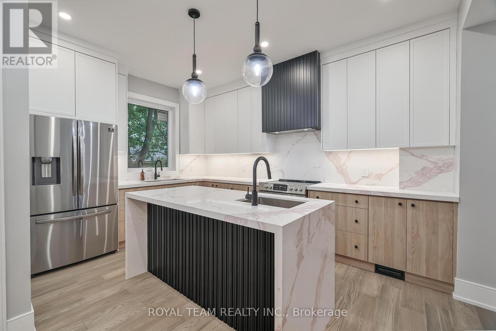 150 St Johns Road, Toronto, Ontario  M6P 1T9 - Photo 8 - W12428881