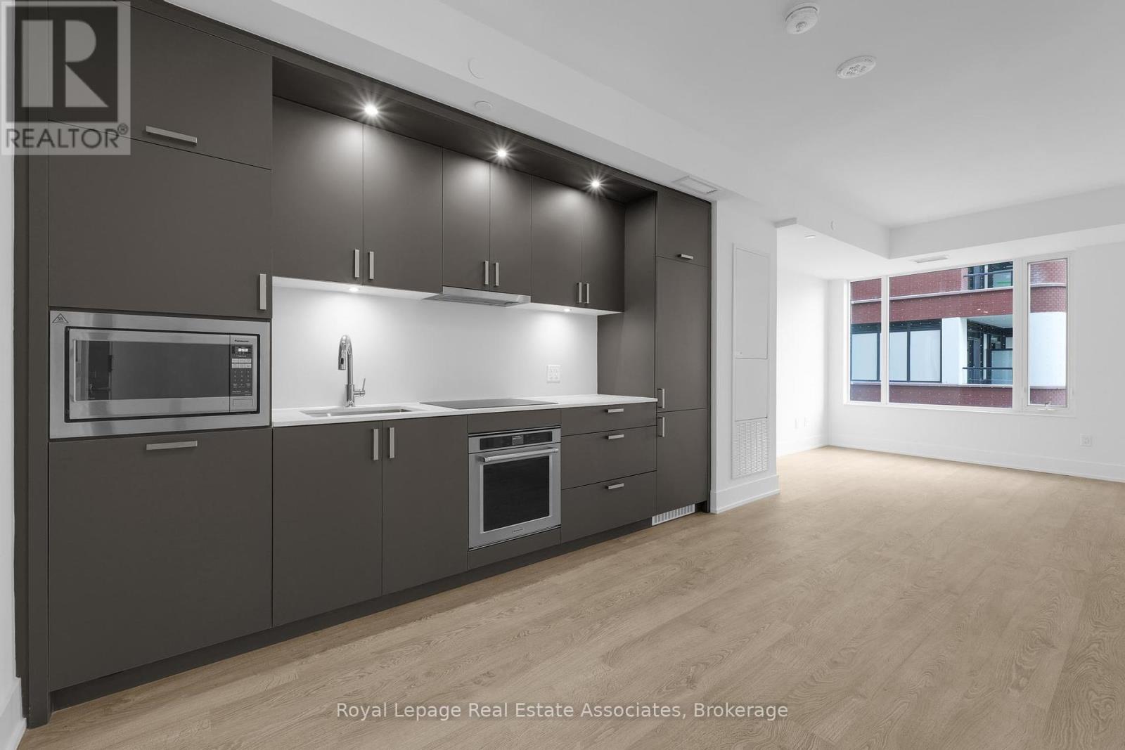 302 - 259 The Kingsway, Toronto, Ontario  M9A 0G2 - Photo 3 - W12425014