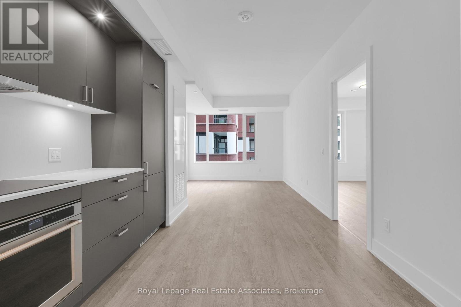 302 - 259 The Kingsway, Toronto, Ontario  M9A 0G2 - Photo 2 - W12425014