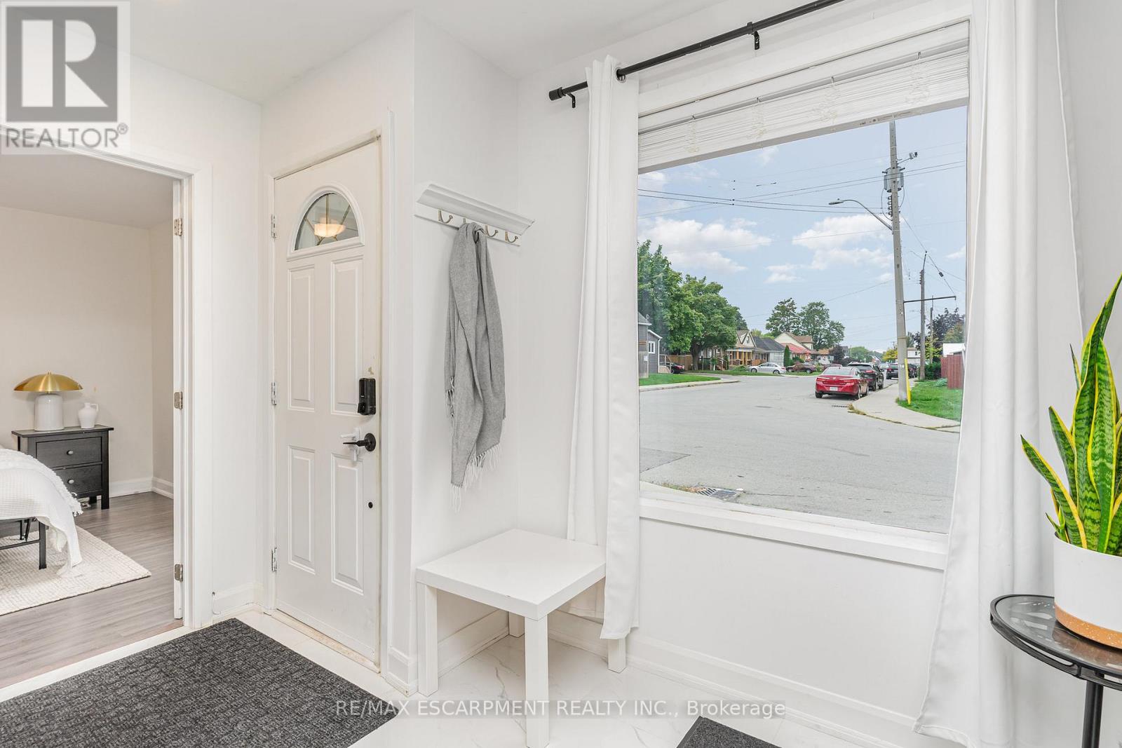 4 Robins Avenue, Hamilton, Ontario  L8H 4M6 - Photo 14 - X12428834