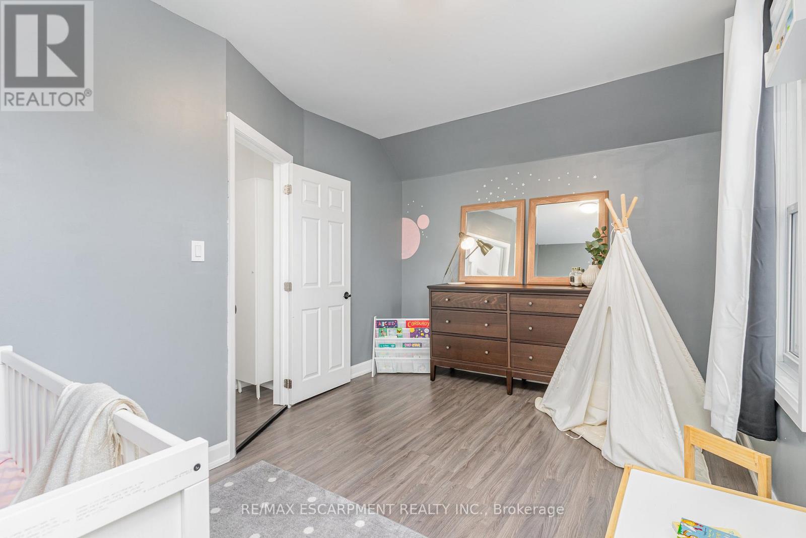 4 Robins Avenue, Hamilton, Ontario  L8H 4M6 - Photo 19 - X12428834