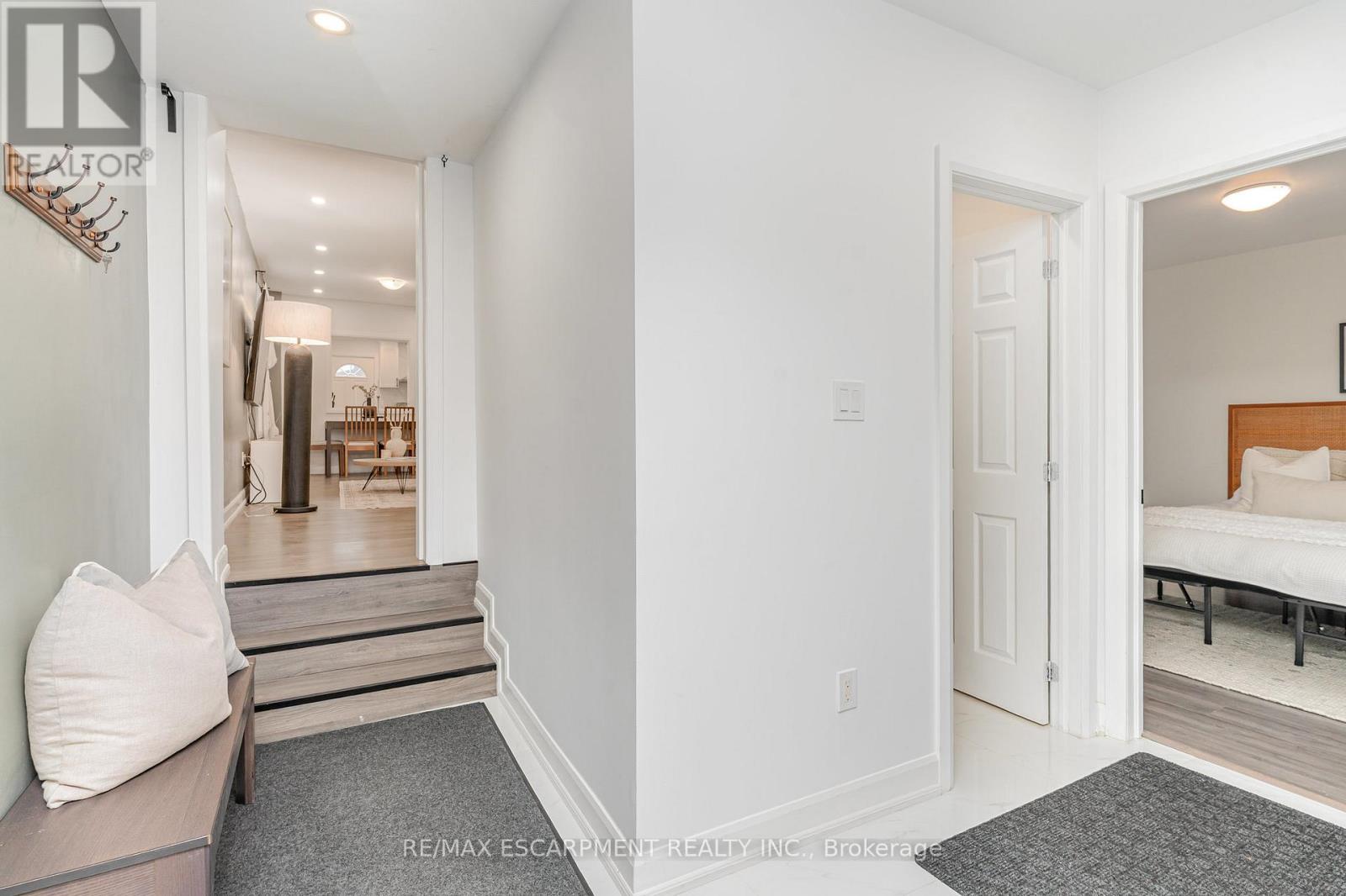 4 Robins Avenue, Hamilton, Ontario  L8H 4M6 - Photo 2 - X12428834