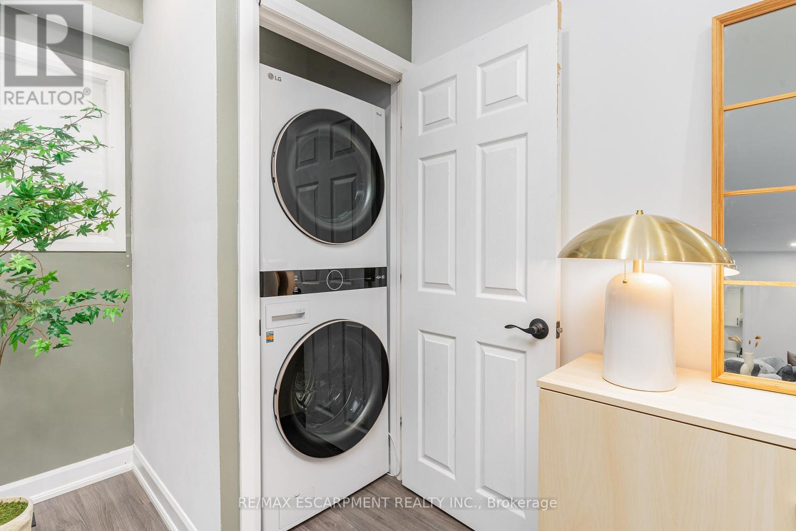 4 Robins Avenue, Hamilton, Ontario  L8H 4M6 - Photo 20 - X12428834