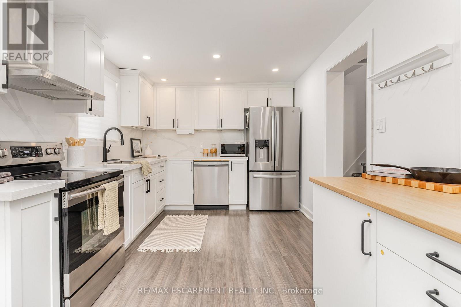4 Robins Avenue, Hamilton, Ontario  L8H 4M6 - Photo 8 - X12428834