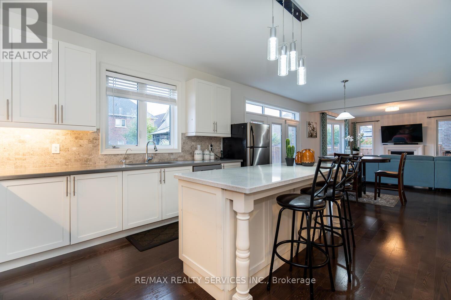 28 Stonegate Avenue, Mono, Ontario  L9W 6X1 - Photo 11 - X12428848