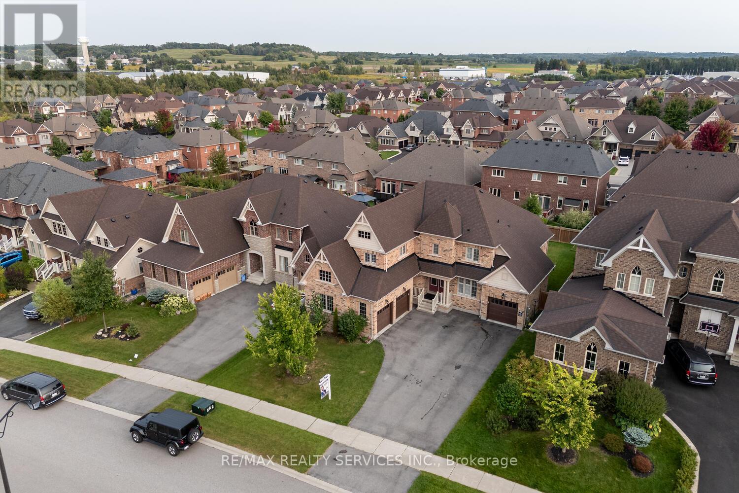 28 Stonegate Avenue, Mono, Ontario  L9W 6X1 - Photo 4 - X12428848