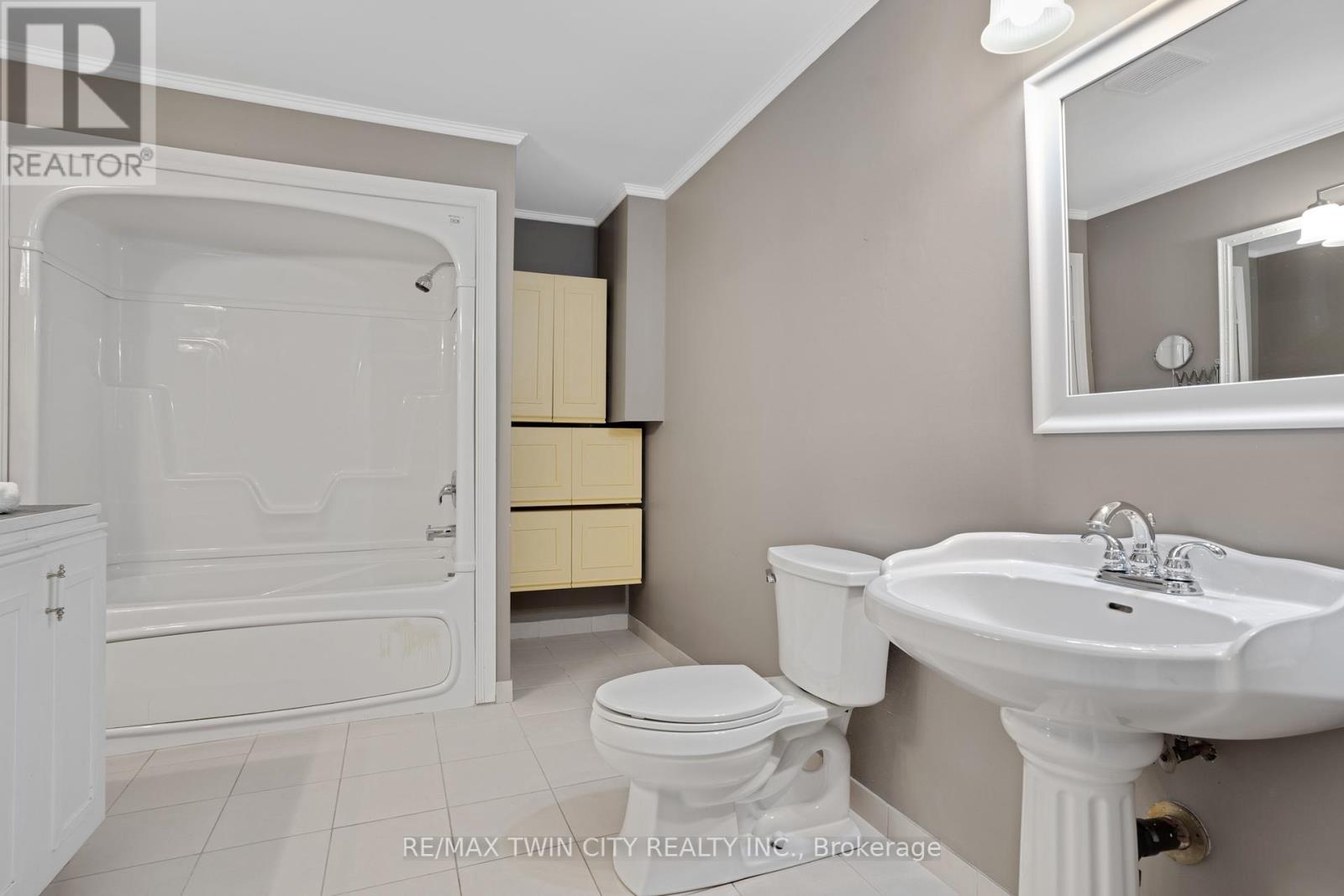 175 Stirling Macgregor Drive, Cambridge, Ontario  N1S 4Z8 - Photo 32 - X12428856