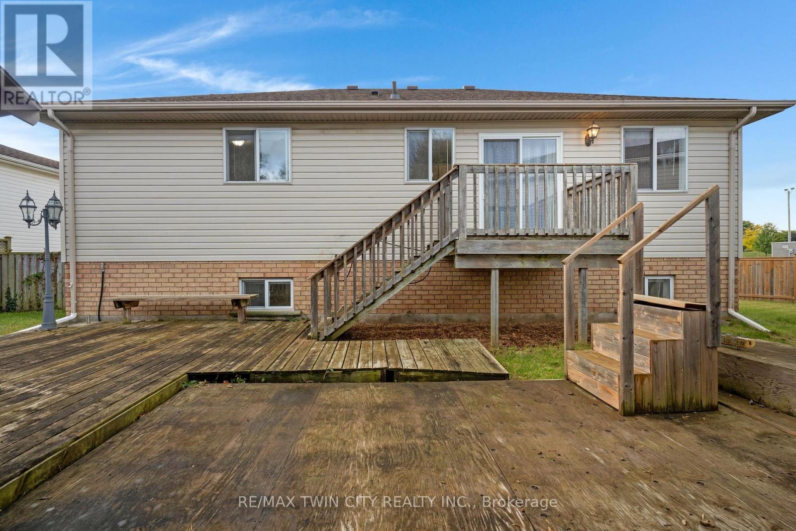 175 Stirling Macgregor Drive, Cambridge, Ontario  N1S 4Z8 - Photo 41 - X12428856