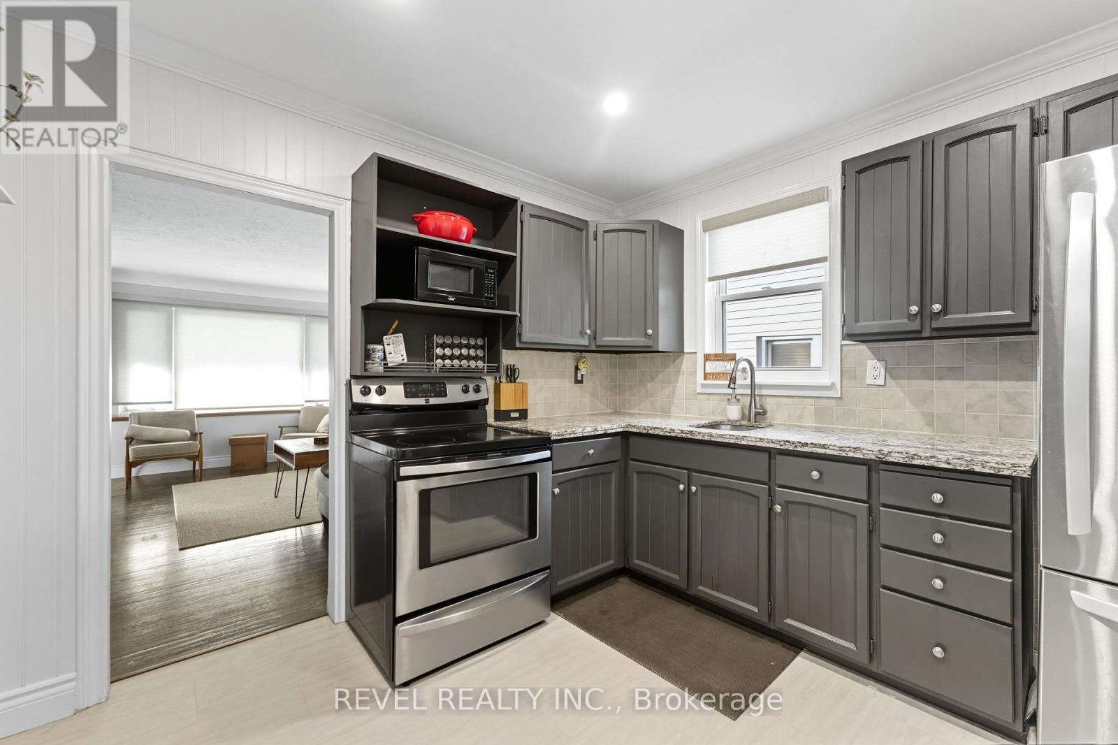 207 Auburn Avenue, Hamilton, Ontario  L8K 3B4 - Photo 17 - X12428871
