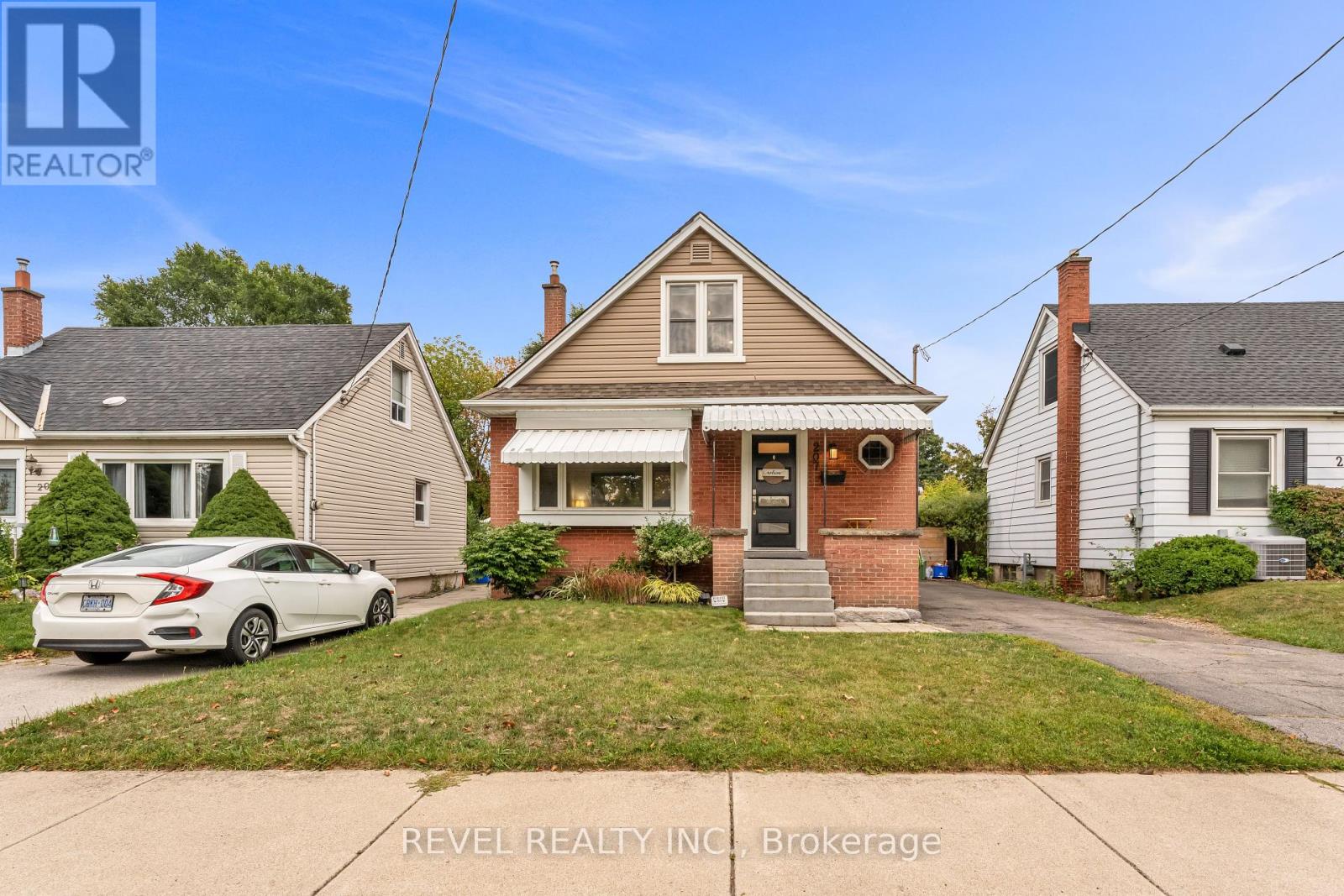 207 Auburn Avenue, Hamilton, Ontario  L8K 3B4 - Photo 2 - X12428871