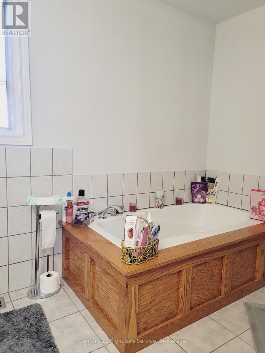 1127 Bleiler Street, Cambridge, Ontario  N3H 5B4 - Photo 14 - X12428879