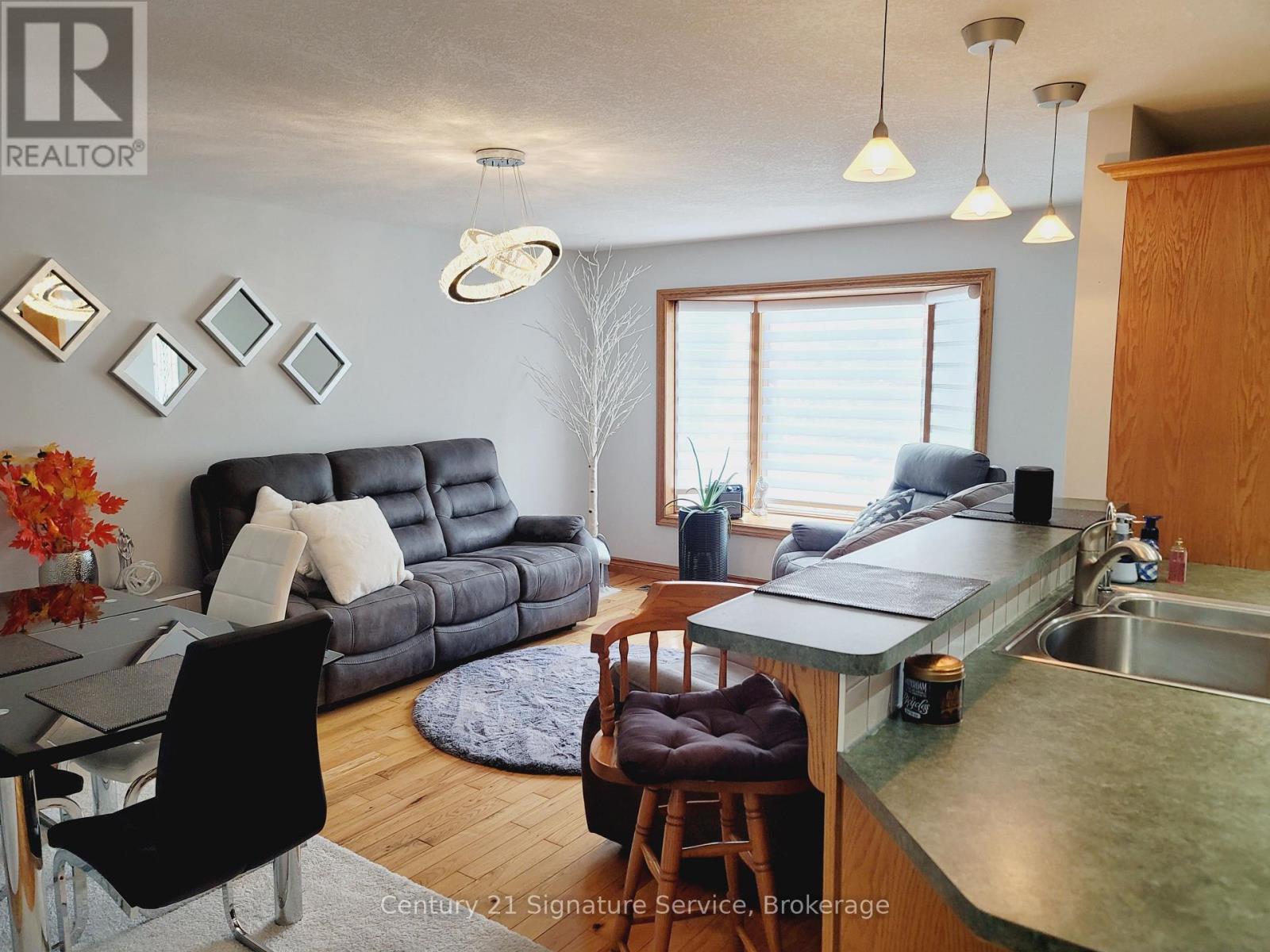 1127 Bleiler Street, Cambridge, Ontario  N3H 5B4 - Photo 4 - X12428879