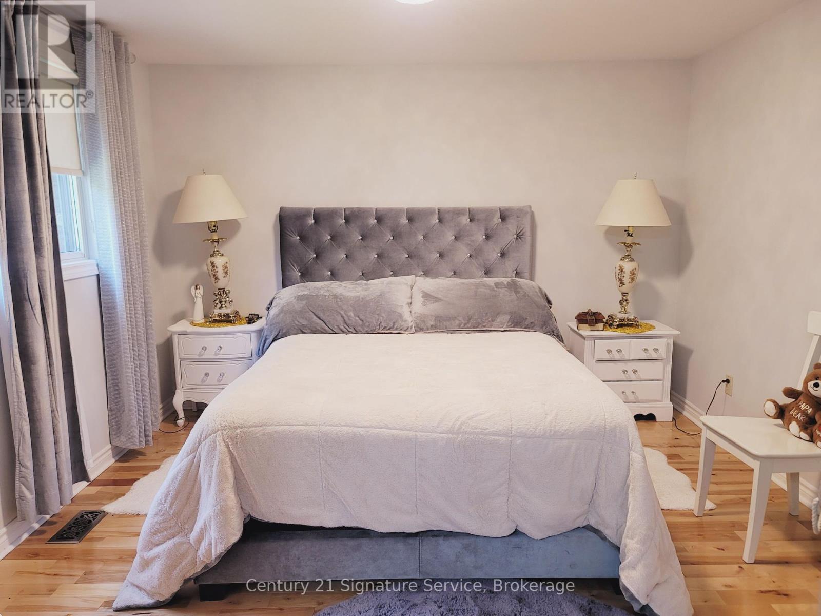 1127 Bleiler Street, Cambridge, Ontario  N3H 5B4 - Photo 8 - X12428879