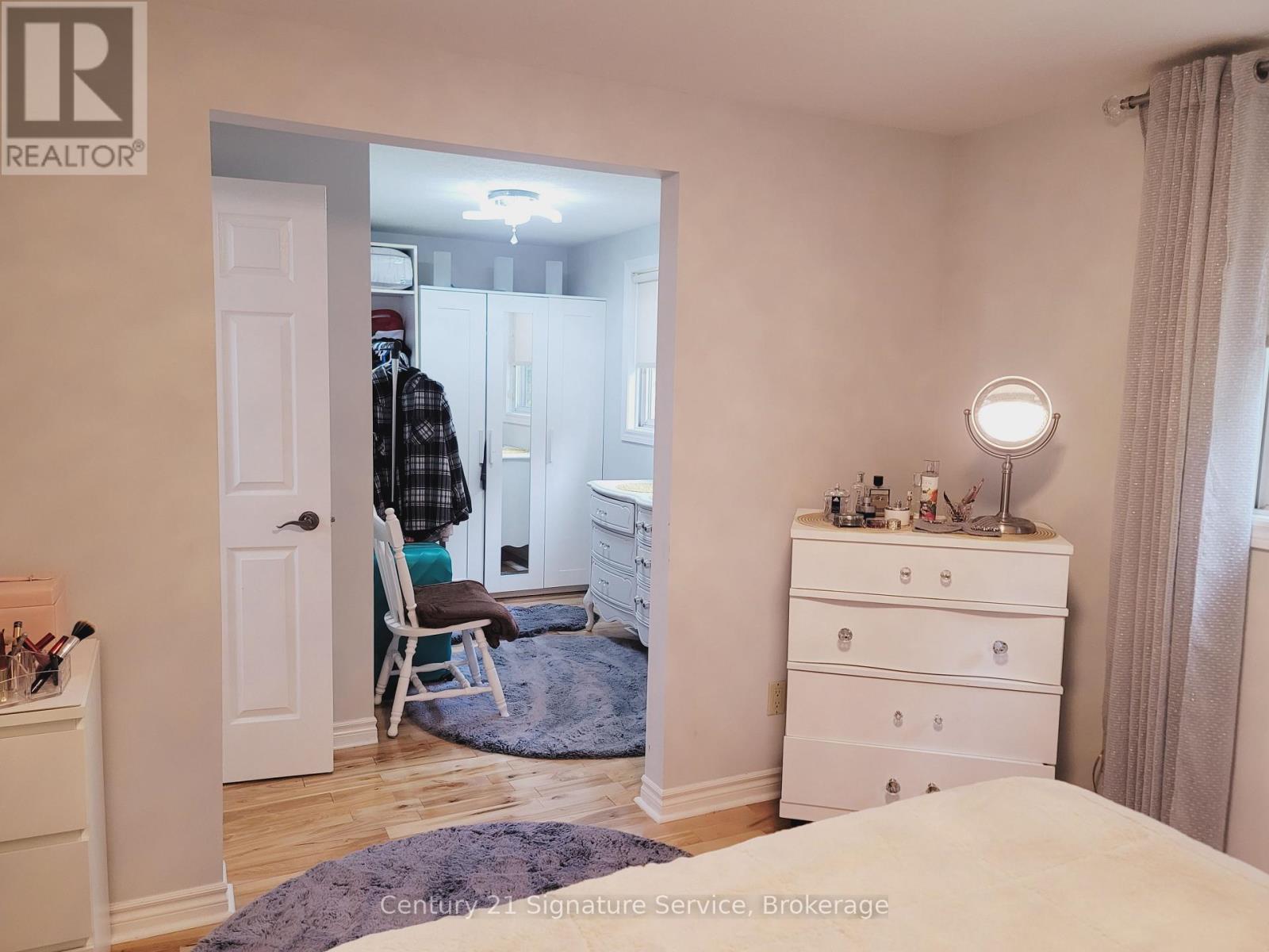 1127 Bleiler Street, Cambridge, Ontario  N3H 5B4 - Photo 9 - X12428879