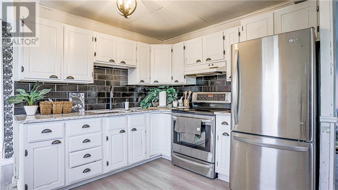 10 Glover Avenue, Sudbury, Ontario  P3C 3J7 - Photo 2 - 2124918