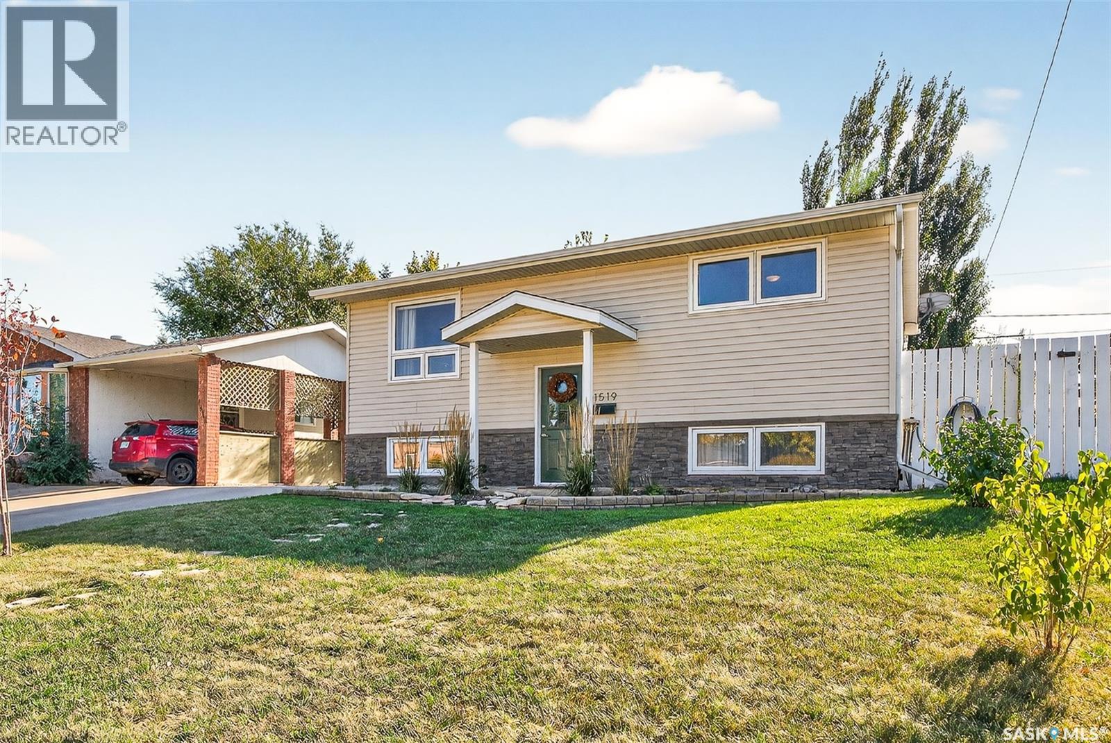 1519 Grandview Street W, Moose Jaw, Saskatchewan  S6H 6R4 - Photo 2 - SK019470