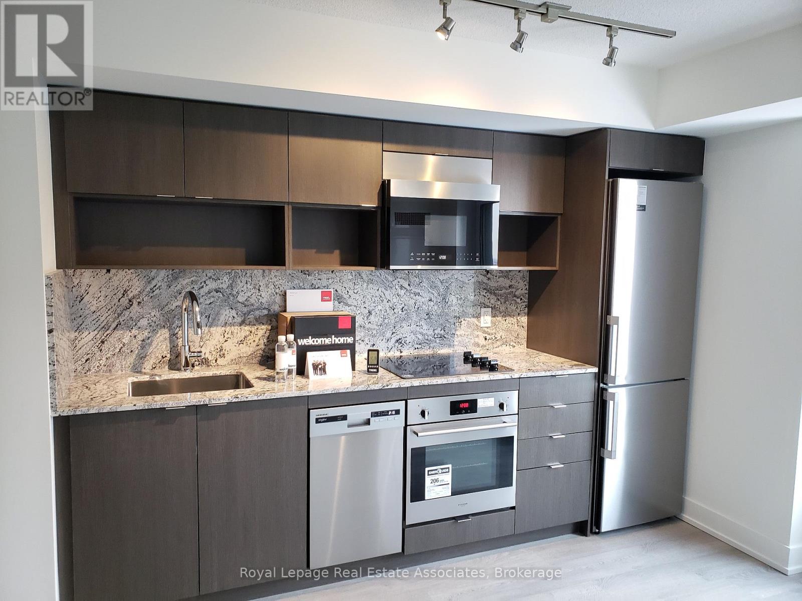 2726 - 9 Mabelle Avenue, Toronto, Ontario  M9A 0E1 - Photo 3 - W12359668