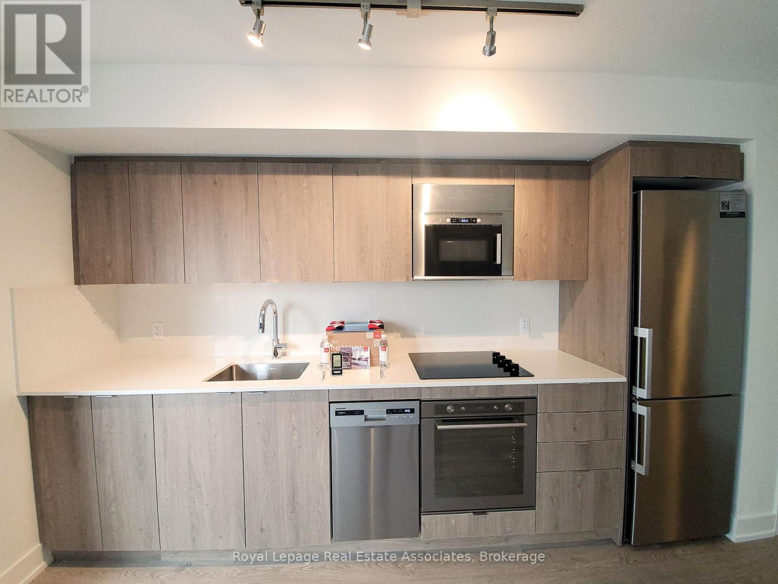 2830 - 5 Mabelle Avenue, Toronto, Ontario  M9A 0C8 - Photo 3 - W12420037