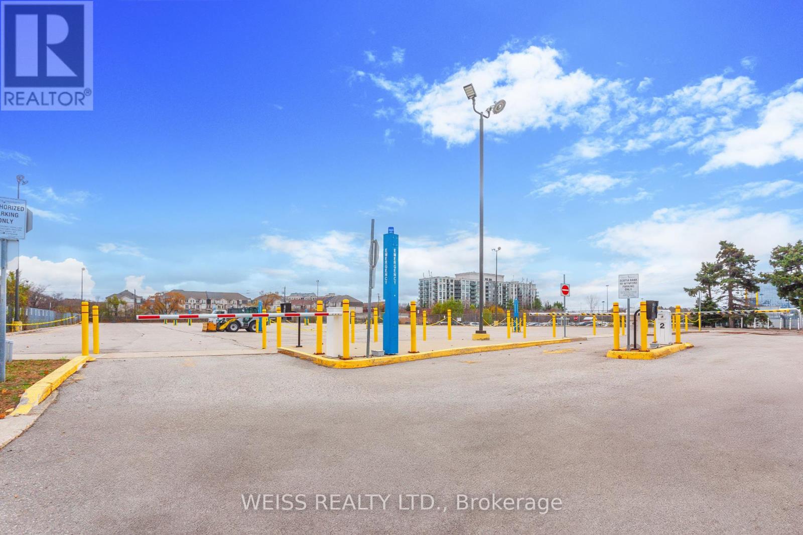 90 Wynford Drive, Toronto, Ontario  M3C 1K5 - Photo 7 - C12428920