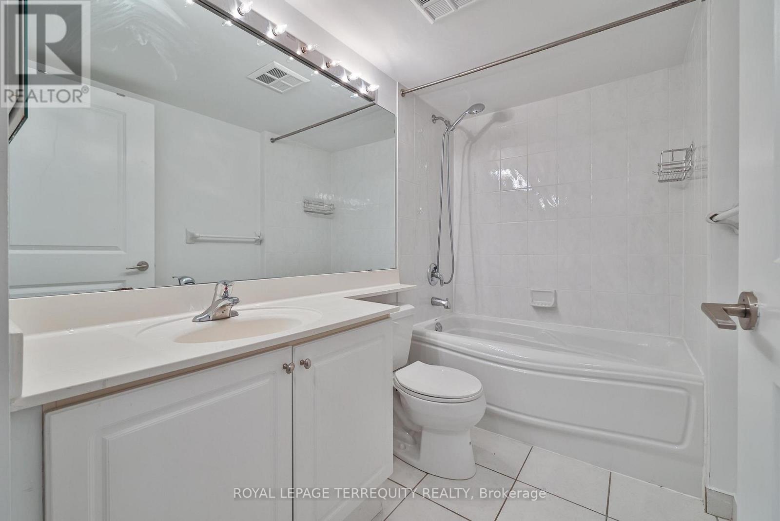 2706 - 4968 Yonge Street, Toronto, Ontario  M2N 7G9 - Photo 14 - C12428968
