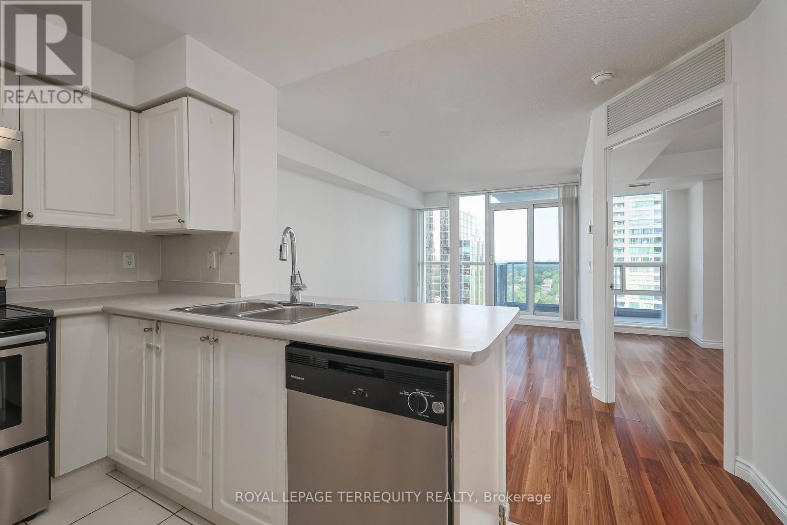 2706 - 4968 Yonge Street, Toronto, Ontario  M2N 7G9 - Photo 7 - C12428968