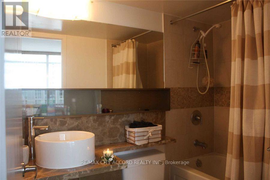 3810 - 11 Brunel Court, Toronto, Ontario  M5V 3Y3 - Photo 11 - C12429002
