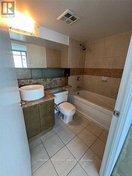 3810 - 11 Brunel Court, Toronto, Ontario  M5V 3Y3 - Photo 12 - C12429002