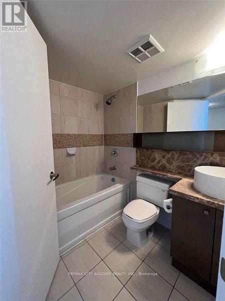 3810 - 11 Brunel Court, Toronto, Ontario  M5V 3Y3 - Photo 14 - C12429002